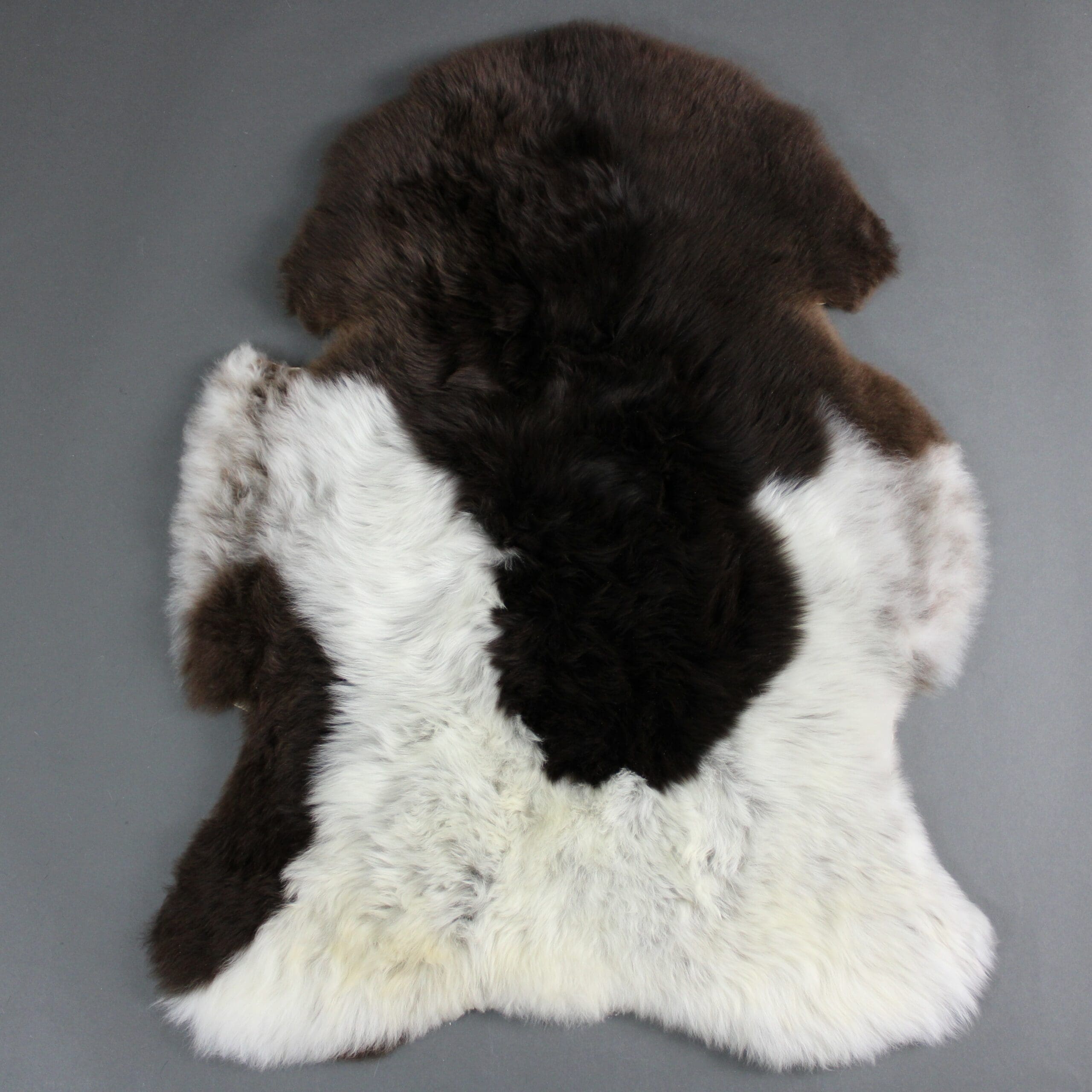 smelly sheepskin rug